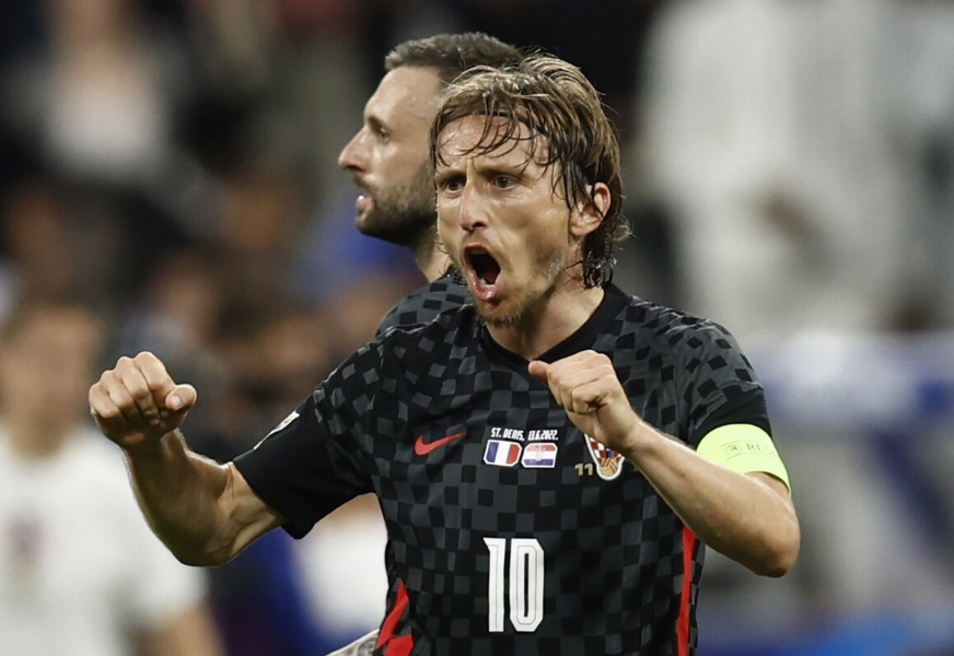 爱游戏官网-德国队完胜韩国队，黄鸭组合点燃赛场