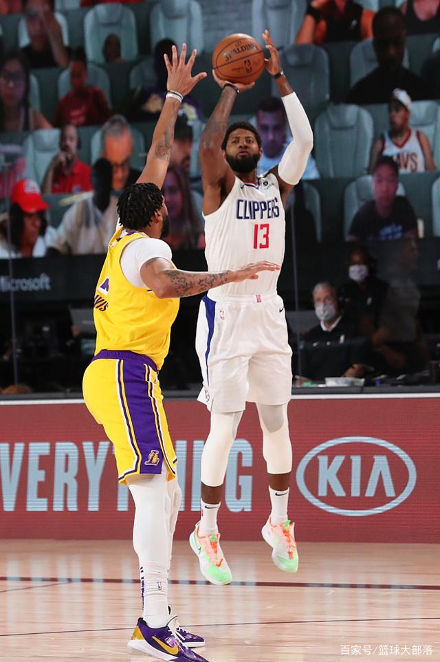 爱游戏在线-青岛队绝杀新疆队，詹姆斯扛起全队