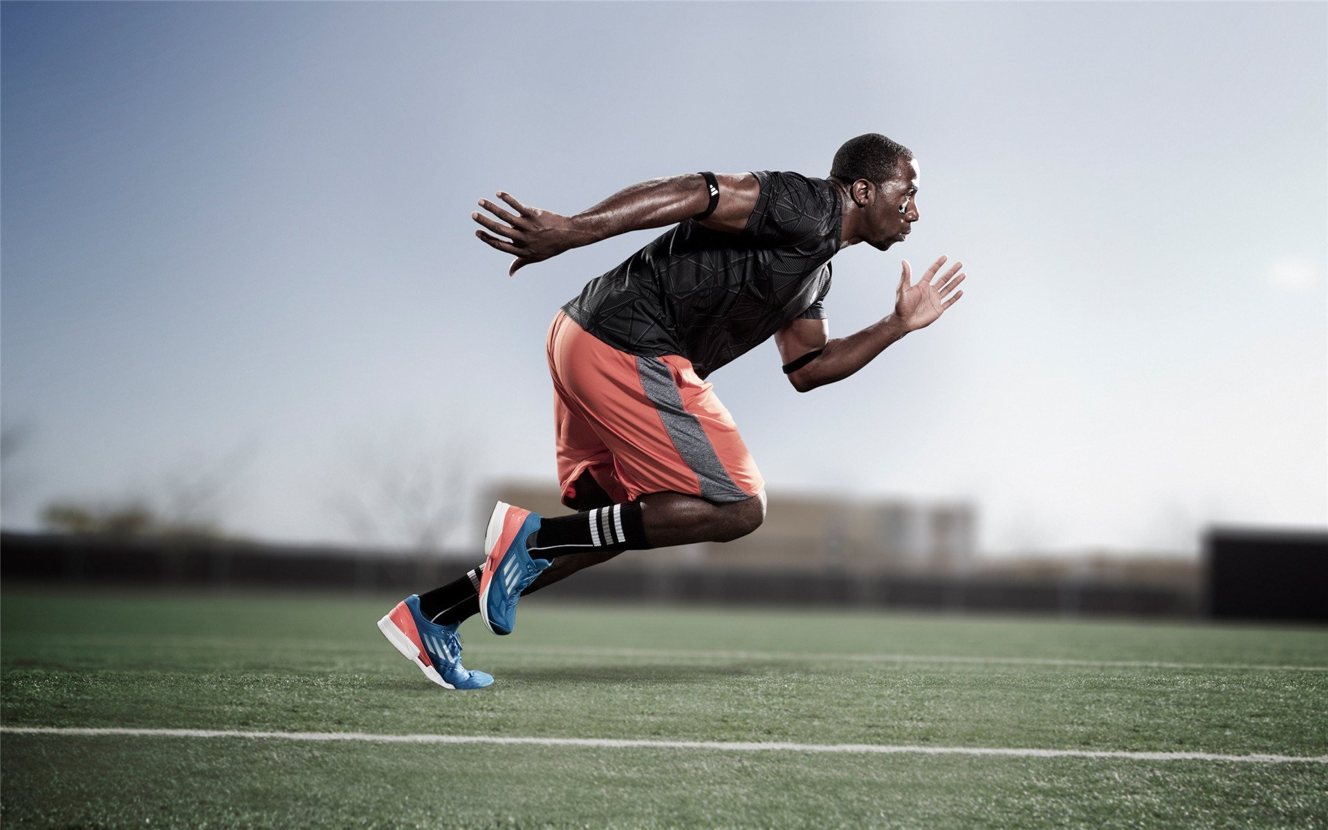 德里赫特封神之战，一记头槌，敲碎曼联的中国市场幻梦